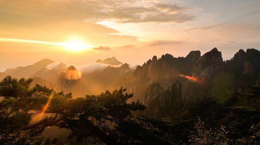 Picture 3 of The scene of the summit of Quang Minh where martial Lam gathered