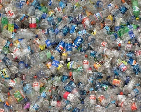 Picture 2 of The scientist found a way to recycle plastic bottles into diesel