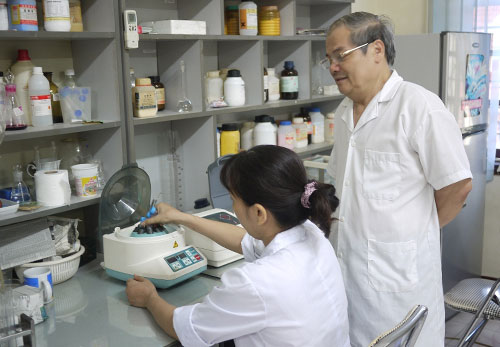 Picture 2 of The scientist owns the most patents in Vietnam
