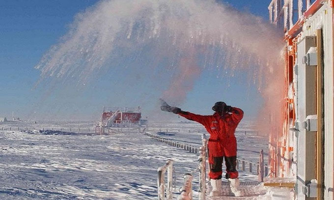 Picture 6 of The scientist struggled to cook at the extreme -70 degrees Celsius