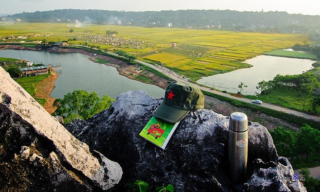 Picture 8 of The season of ripe yellow rice at the foot of Tram mountain in the outskirts of Hanoi