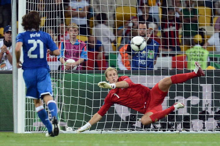 Picture 1 of The secret to help the goalie win in the brain weighing penalty kick