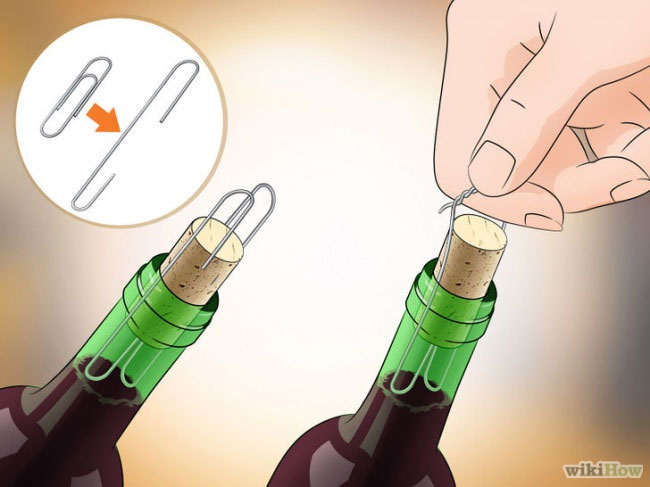 Picture 4 of The secret to opening wine without tools you must know!