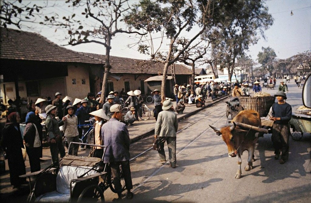 Picture 10 of The set of color photos in Hanoi in the 1970s evokes emotional recovery