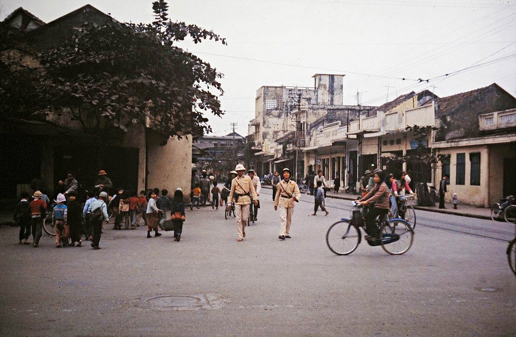 Picture 6 of The set of color photos in Hanoi in the 1970s evokes emotional recovery