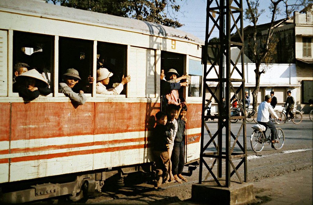 Picture 7 of The set of color photos in Hanoi in the 1970s evokes emotional recovery