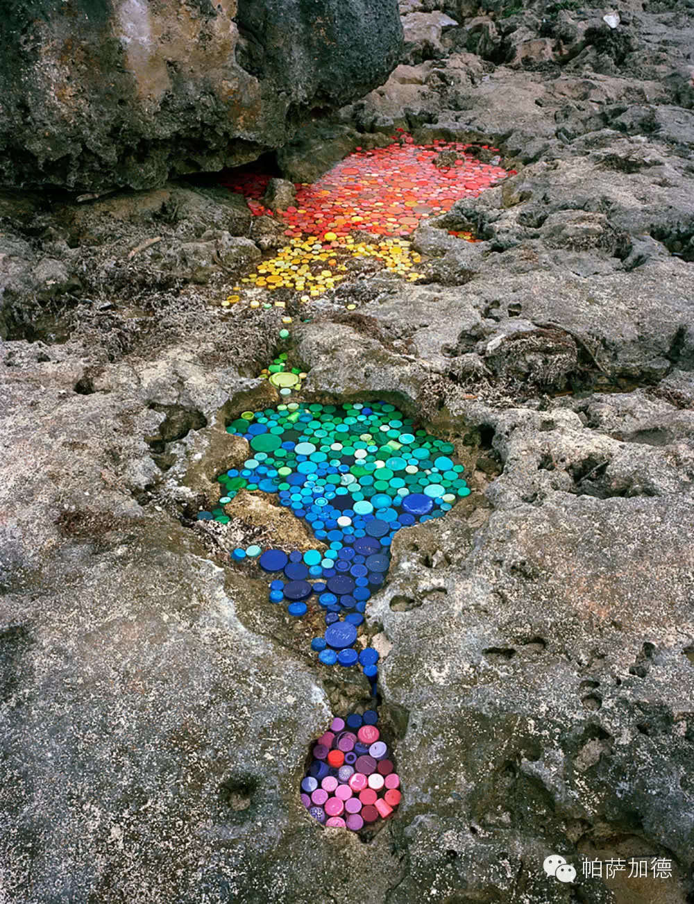 Picture 1 of The set of images of the earth-covered garbage awakening million hearts