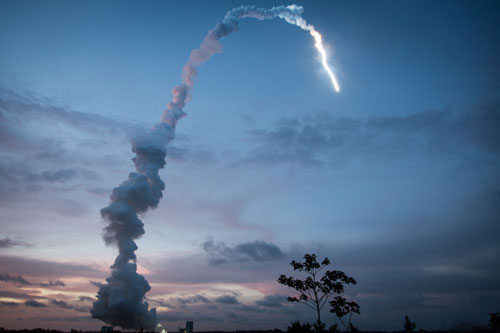 Picture 2 of The ship Albert Einstein connected to the space station