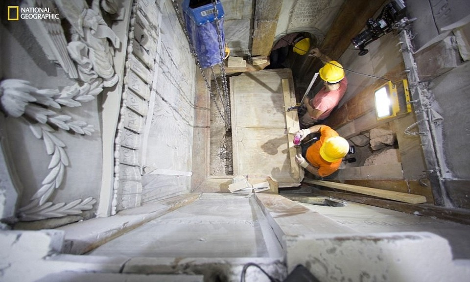 Picture 5 of The shrine on the tomb of Jesus is completed
