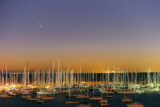 Picture 1 of The sight of a comet in the southern hemisphere
