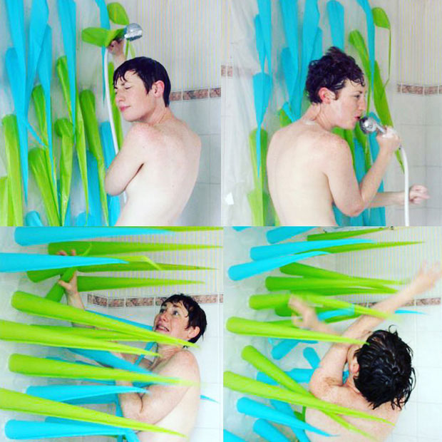 Picture 1 of The singular invention saves you considerable water when bathing