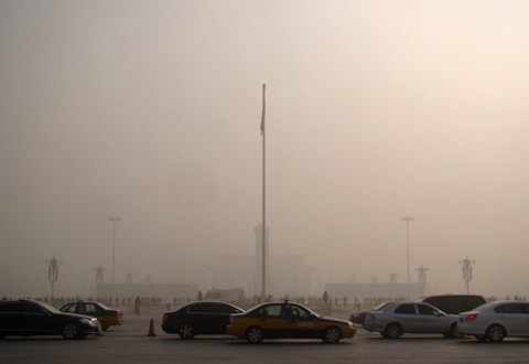 Picture 8 of The sky of China is dark because of pollution