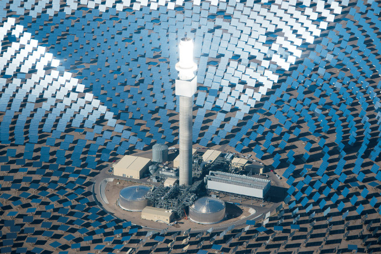Picture 1 of The solar power plant is made of 10,000 giant mirrors