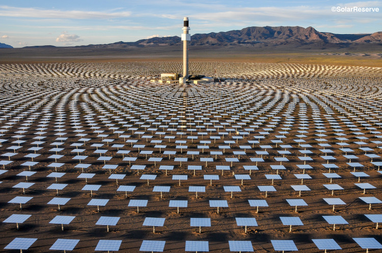 Picture 2 of The solar power plant is made of 10,000 giant mirrors