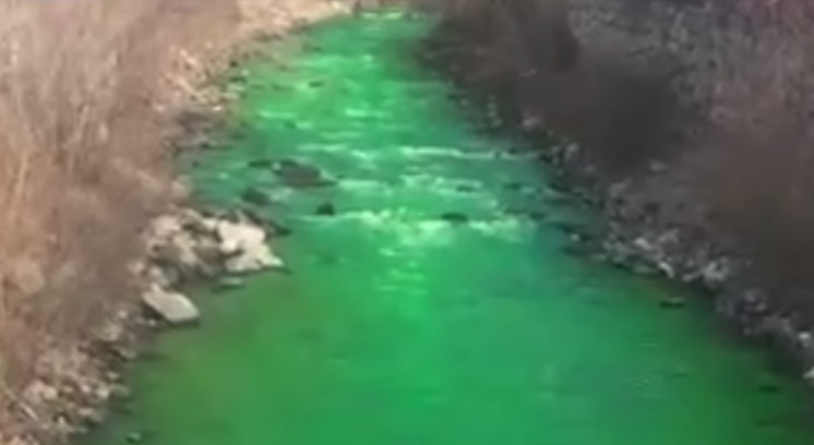 Picture 1 of The Spanish River changes its glowing blue glow with fear