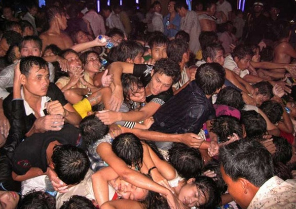 Picture 6 of The stampede caused great casualties in the world