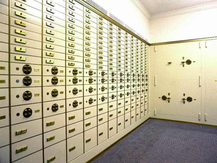 Picture 6 of The stone basement contains 5,000 impregnable gold tons