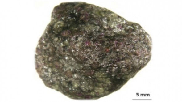 Picture 1 of The stone contains 30,000 diamonds