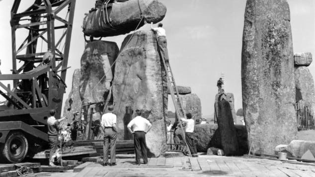 Picture 3 of The stone piece from the wonders of Stonehenge is returned after 60 years
