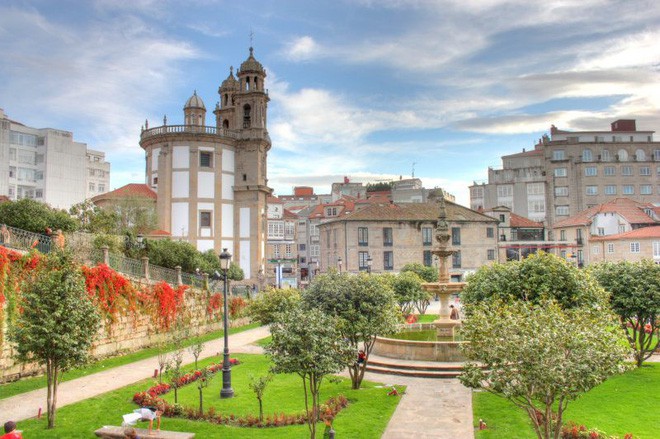 Picture 4 of The strange city in the heart of Europe without a shadow of a car appeared