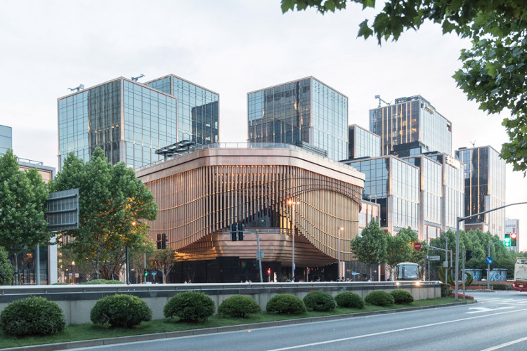 Picture 2 of The strange metamorphic building in China has stunned pedestrians