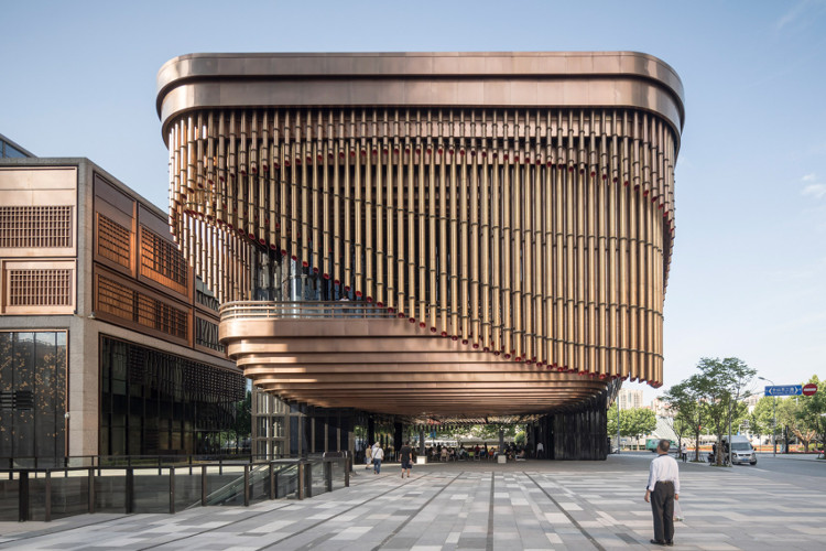 Picture 3 of The strange metamorphic building in China has stunned pedestrians
