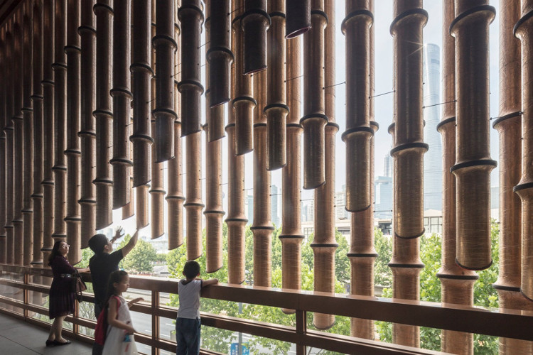 Picture 8 of The strange metamorphic building in China has stunned pedestrians