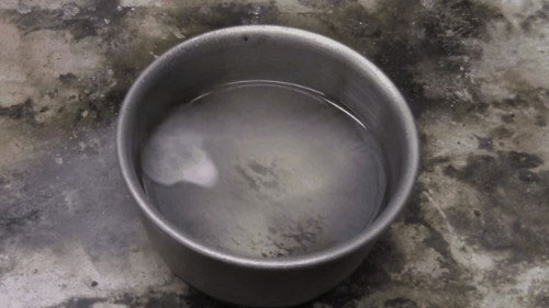 Picture 3 of The 'strange' thing happens when gasoline and liquid nitrogen meet