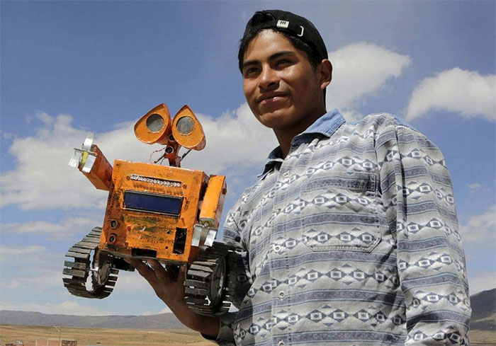 Picture 1 of The student successfully built Wall-E Robot from the material collected at the landfill