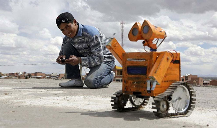 Picture 3 of The student successfully built Wall-E Robot from the material collected at the landfill