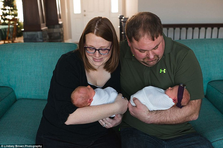 Picture 10 of The sudden premonition of the boy has a short life of 11 days causing many people to shed tears