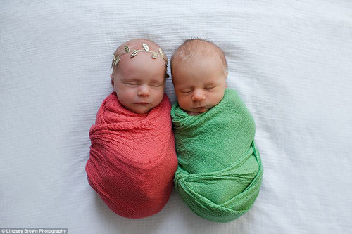 Picture 8 of The sudden premonition of the boy has a short life of 11 days causing many people to shed tears