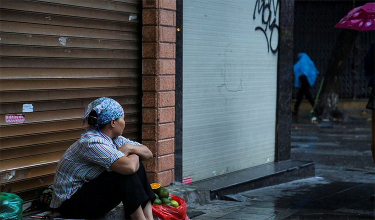 Picture 10 of The temperature dropped deeply, the people in Hanoi felt the cold early in the season