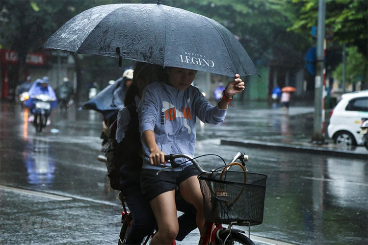 Picture 12 of The temperature dropped deeply, the people in Hanoi felt the cold early in the season