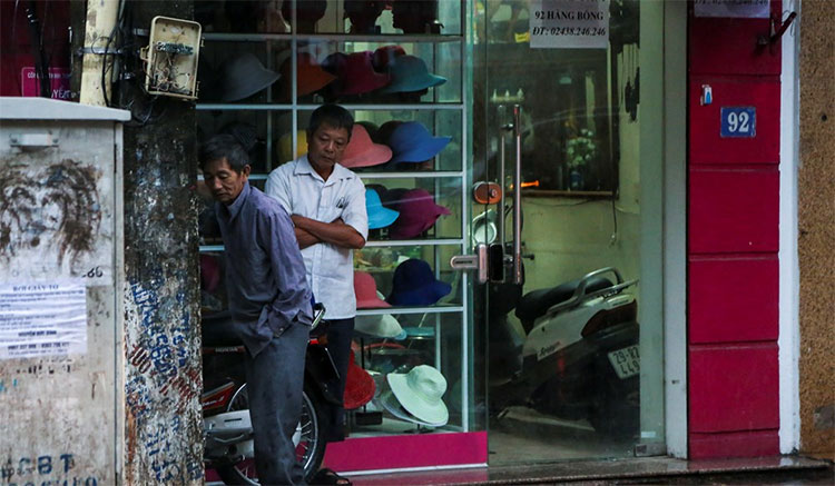 Picture 8 of The temperature dropped deeply, the people in Hanoi felt the cold early in the season