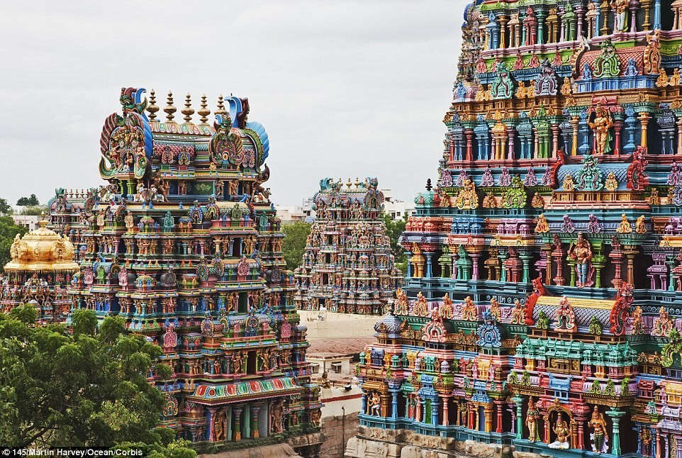 Picture 1 of The temple has 33,000 spectacular statues in India