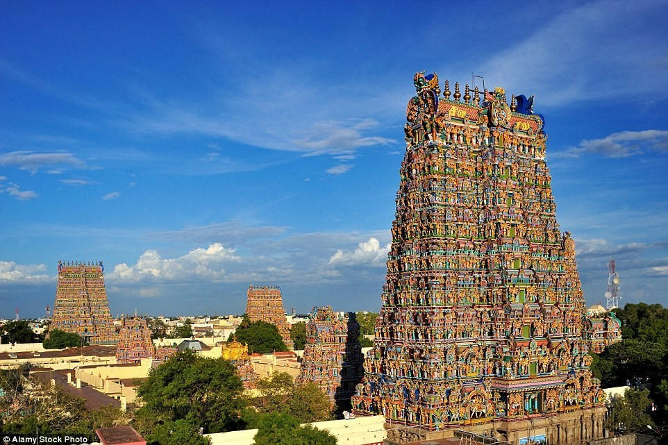 Picture 11 of The temple has 33,000 spectacular statues in India