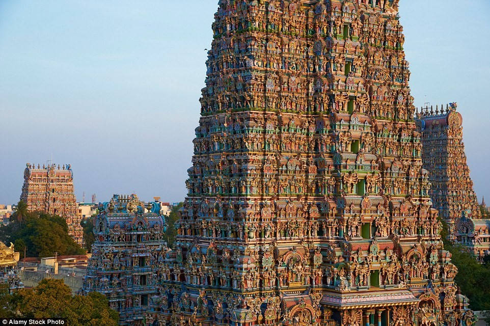 Picture 12 of The temple has 33,000 spectacular statues in India