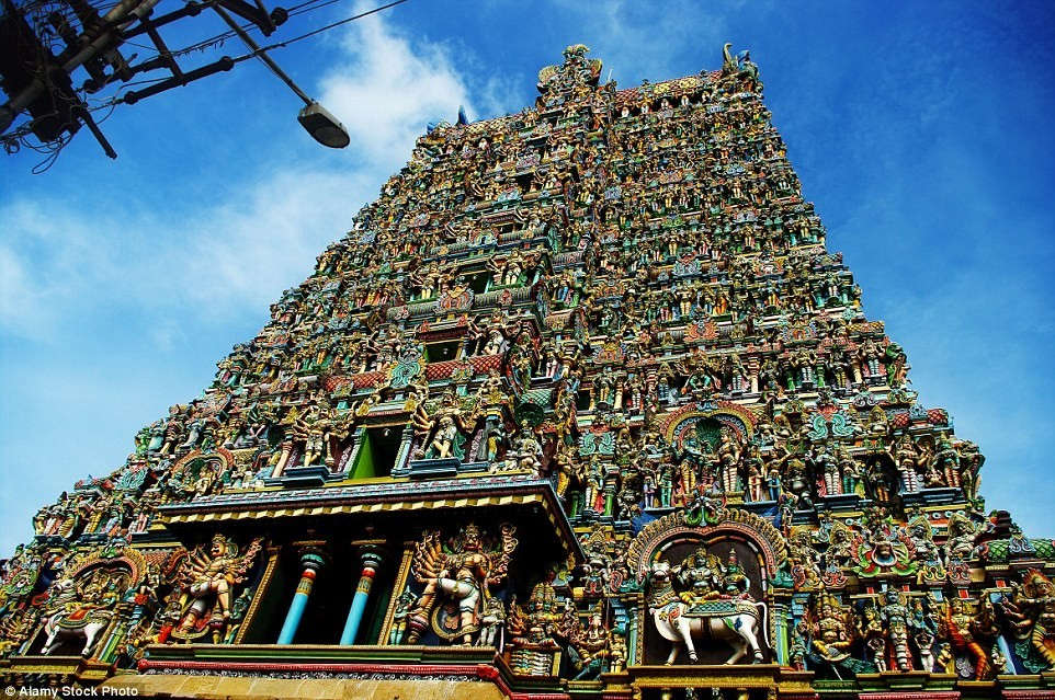 Picture 3 of The temple has 33,000 spectacular statues in India