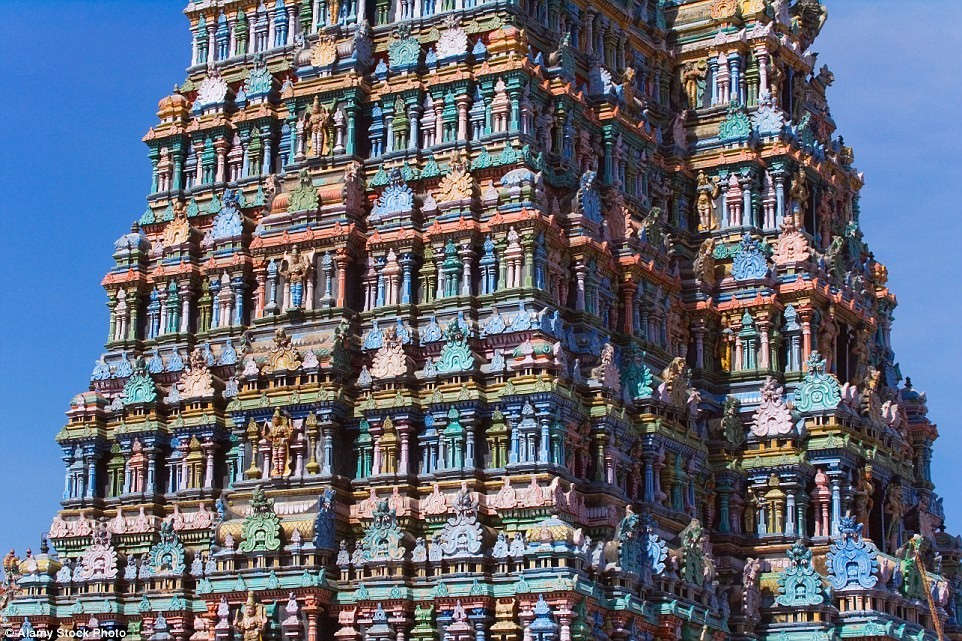 Picture 4 of The temple has 33,000 spectacular statues in India