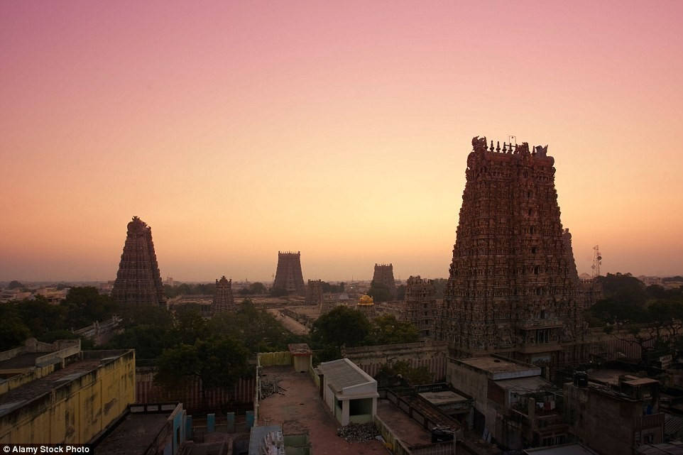 Picture 5 of The temple has 33,000 spectacular statues in India