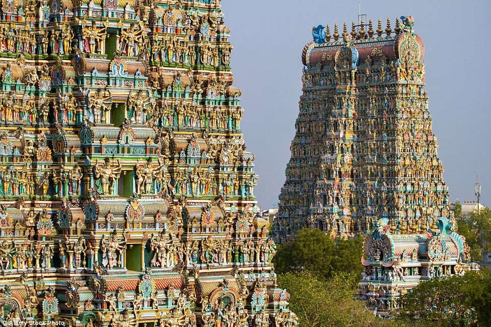 Picture 8 of The temple has 33,000 spectacular statues in India