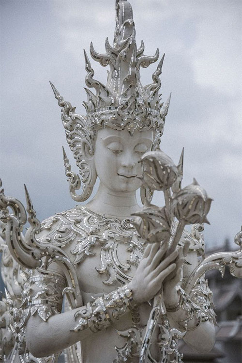 Picture 7 of The Thai temple possesses a hell bridge, dead man's arms and a gate to heaven