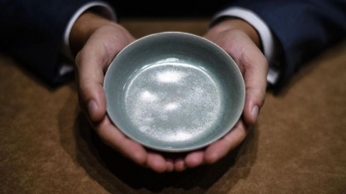 Picture 1 of The thousand-year-old ancient bowl sold a record price of VND 850 billion