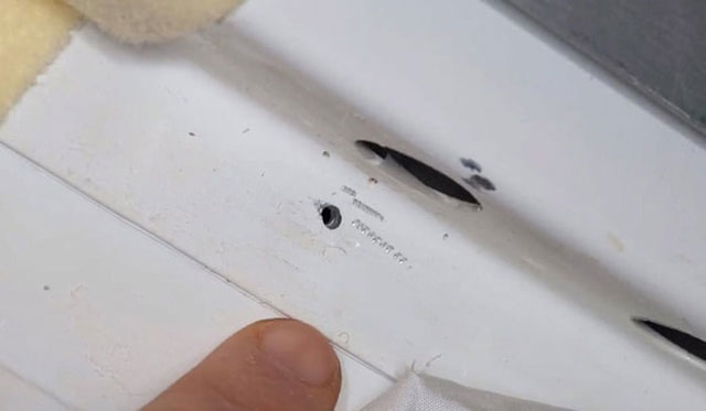 Picture 2 of The three astronauts returned to Earth safely on the hole in the ship