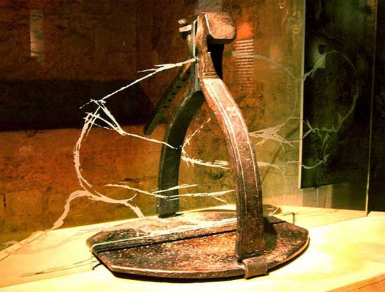 Picture 4 of The tools of torture