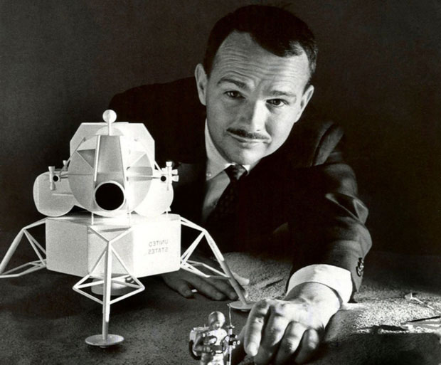 Picture 3 of The touching story of the first person of humanity permanently rests on the Moon
