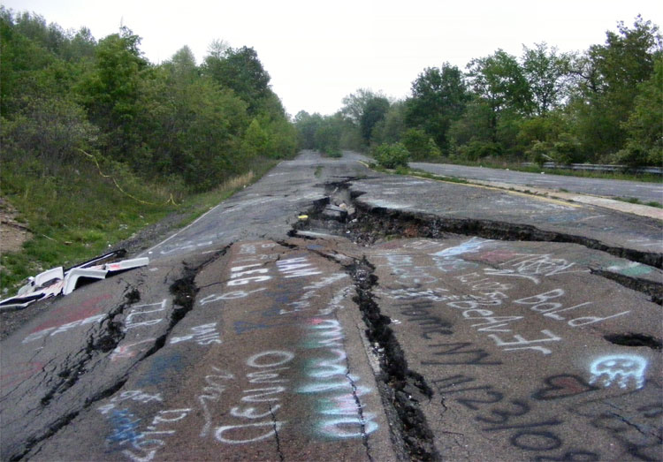 Picture 2 of The town of fire could suddenly fire at the feet in America