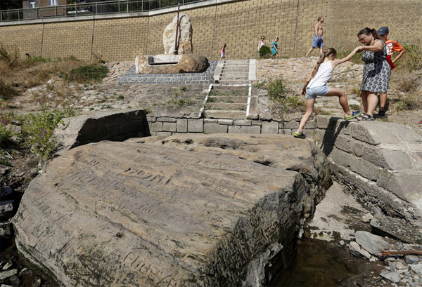 Picture 4 of The treasure on the ghost ship suddenly appeared on the banks of the Danube