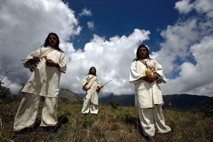 Picture 3 of The tribe lived in the deep forest but knew everything that happened throughout the world